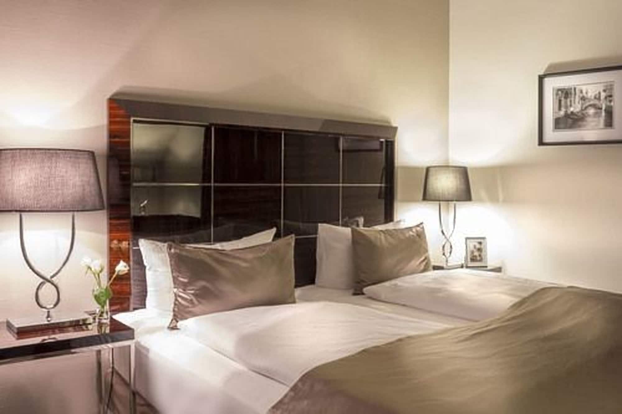 Boutique Hotel Poppenbuetteler Hof Amburgo Esterno foto