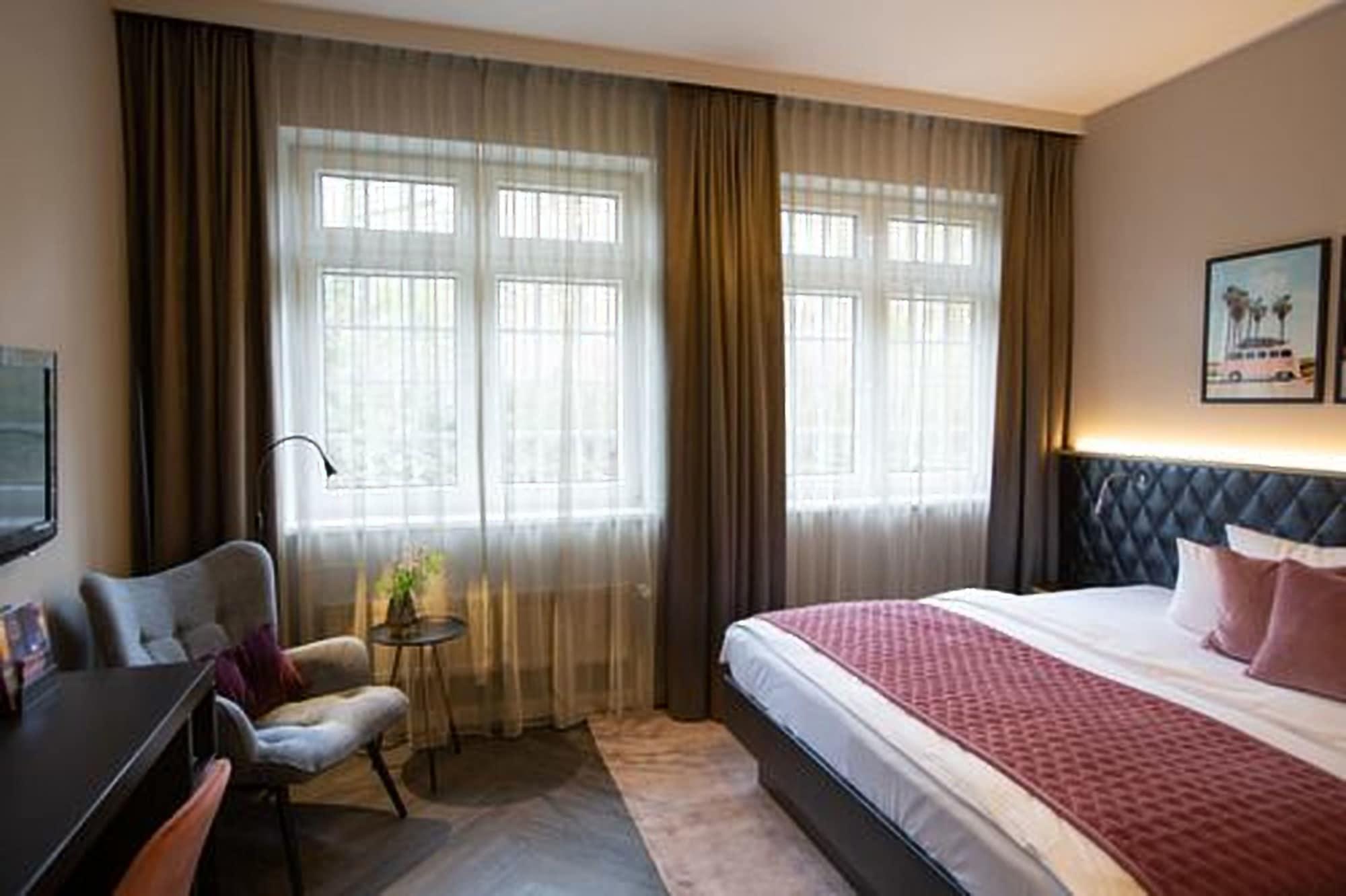 Boutique Hotel Poppenbuetteler Hof Amburgo Esterno foto
