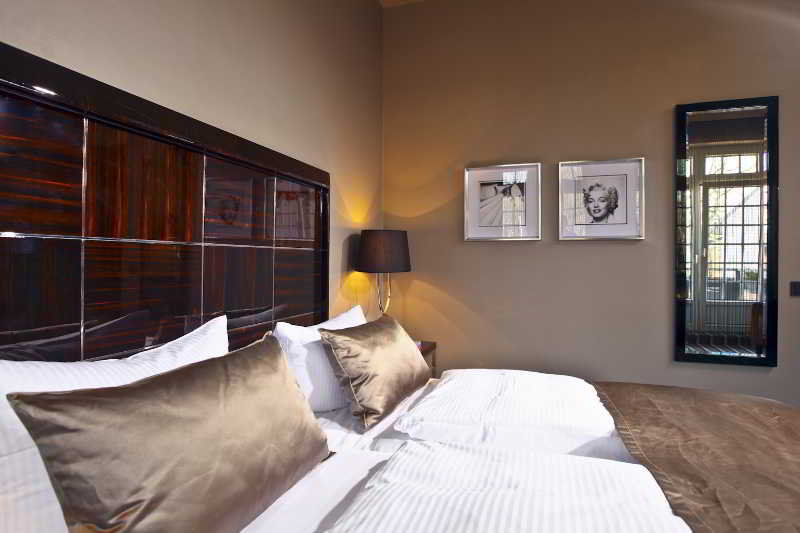 Boutique Hotel Poppenbuetteler Hof Amburgo Esterno foto