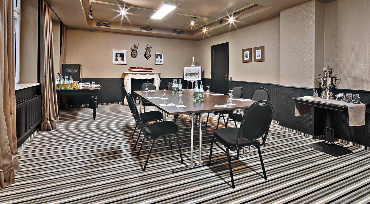 Boutique Hotel Poppenbuetteler Hof Amburgo Esterno foto